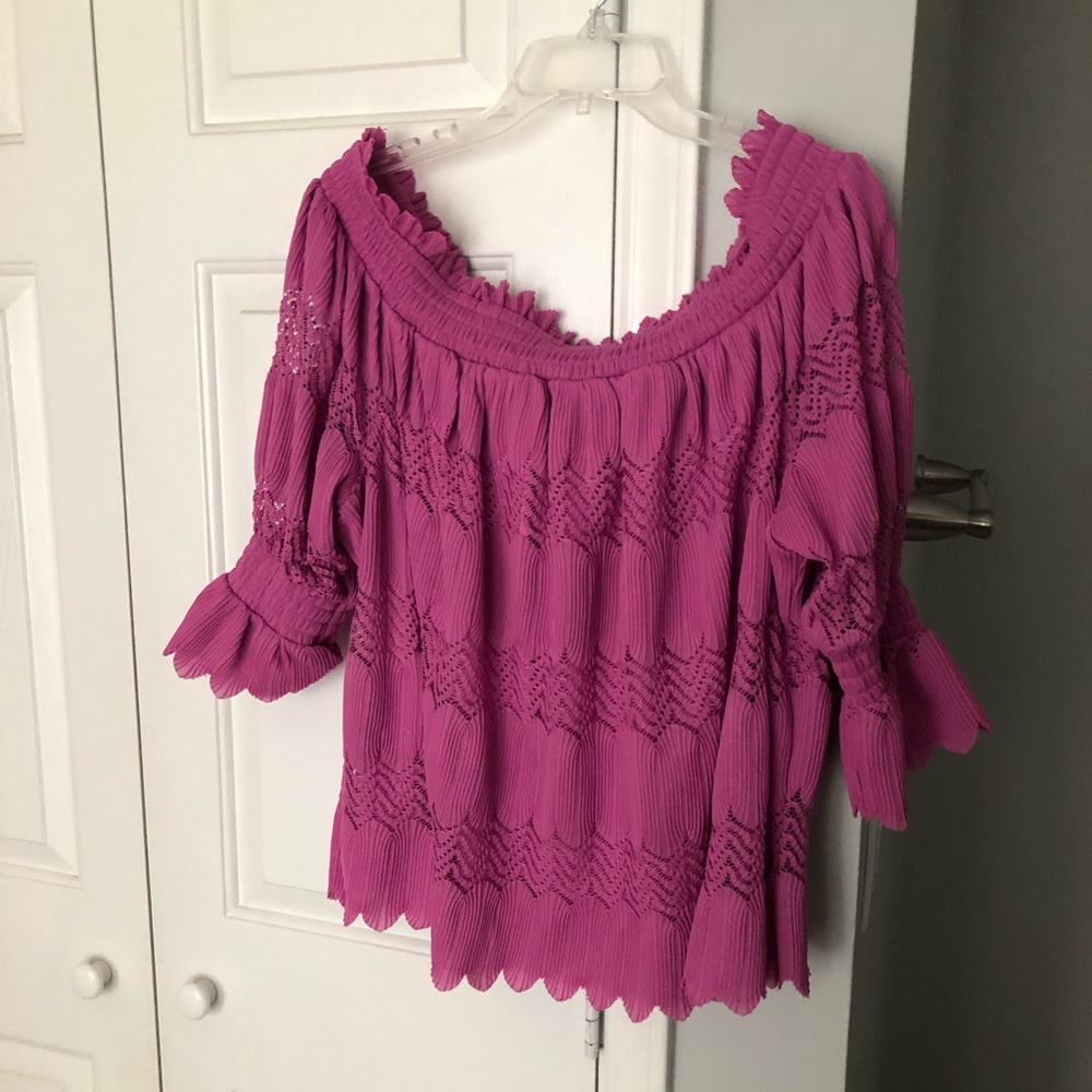 Super Cute Off-The-Shoulder Top